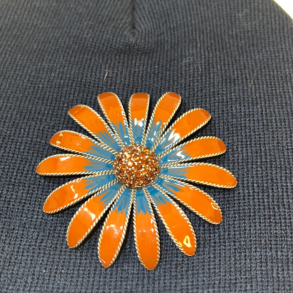 Gorgeous Vintage Ben Amun Daisy Mum Brooch Intricate Detail Enamel Rhinestone 1 99$